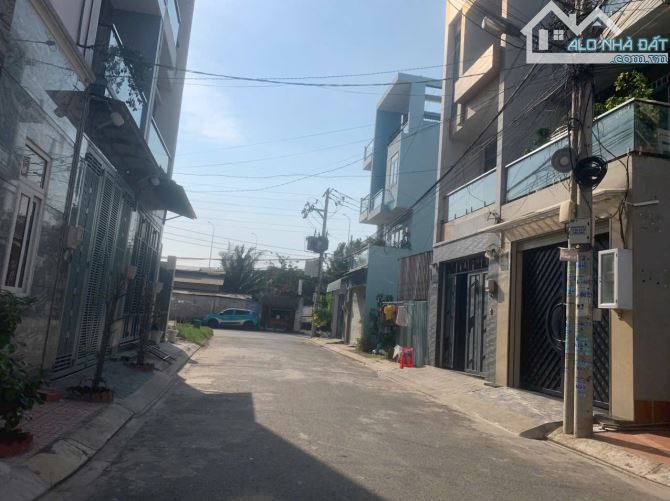 Nhà 3 tầng ngay đường 827, sát vòng xoay Phú Hữu giáp Quận 2. Thuận tiện mua ở đi làm - 5