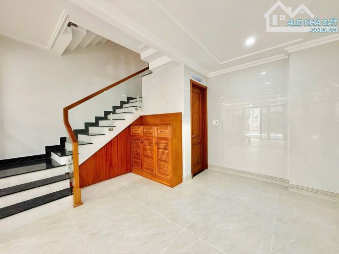 LẠI THÊM 1 CĂN NHÀ GIẢM GIÁ 500TR bán nhanh trong tháng hẻm 380 nguyễn văn khối - 5