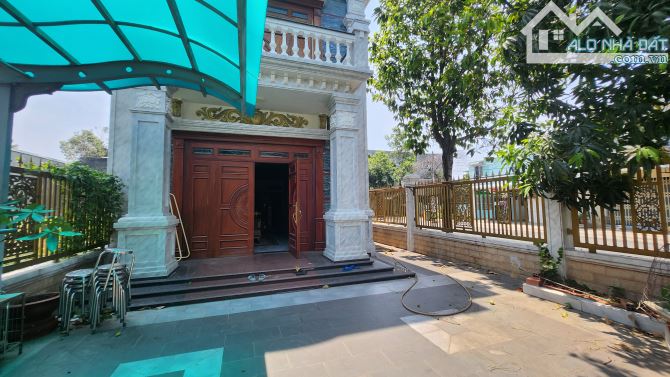 Nhà 2 mt đường 227m2, nhà mới, nội thất gỗ cao cấp. - 5