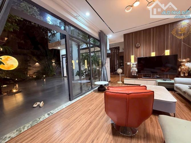 BÁN NHÀ MẶT TIỀN HÙNG VƯƠNG 3 LẦU - DTSD: 1500m2 - H: ĐÔNG NAM - 27 TỶ - 6