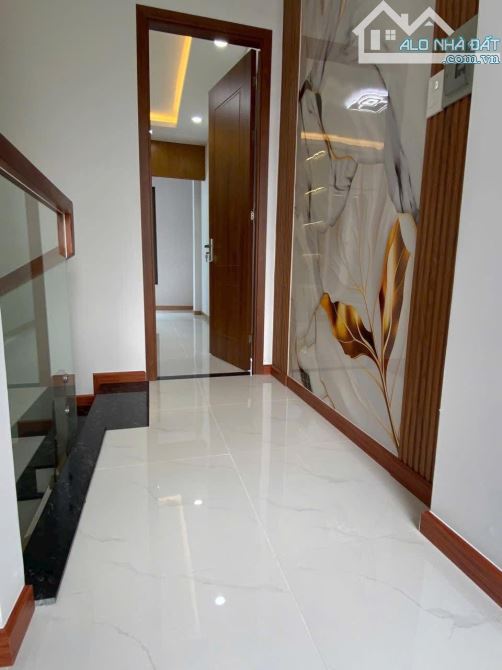 QUẬN 7 BÁN NHÀ XÂY MỚI 2 LẦU GIÁ CHỈ 6.9 TỶ ngay cạnh ngã tư Nguyễn Thị Thập 4x15m - 9