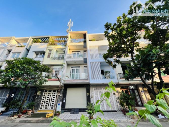 Nhà mới full nội thất - Giảm 2 ty, gần đường số 1, phú mỹ chợ lớn Q7. DTSD 280m