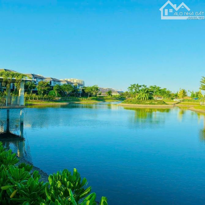 Bán Biệt Thự khu Trung sơn DT:27x20 nhà 2Lau -giá :39 tỷ cạnh cầu himlam quận 7