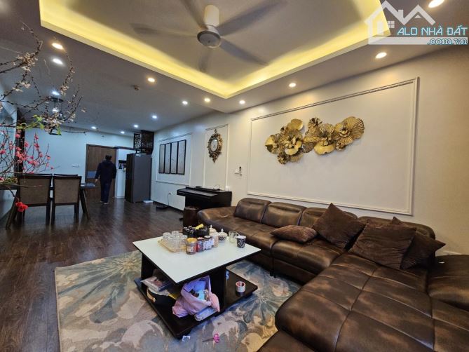 Bán căn hộ chung cư OCT2 xuân phương, nội thất đẹp, diện tích rộng