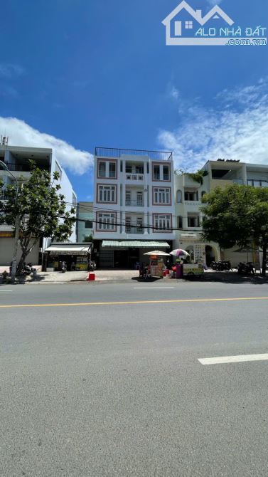 Cho thuê nhà MT đường Tên Lửa 9 x 20m khu vực siêu đẹp Vip