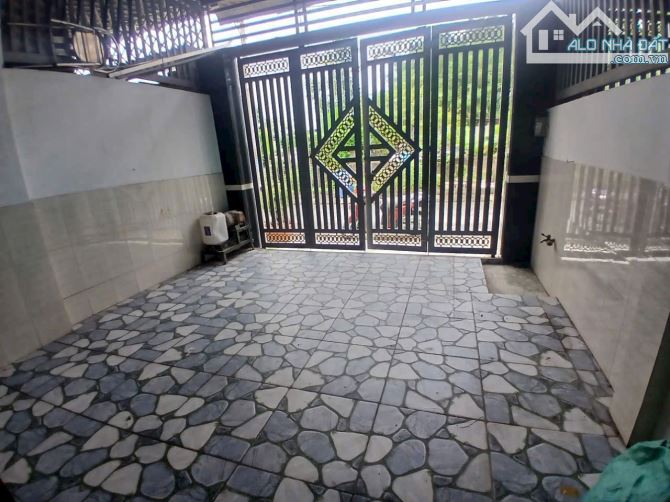 Bán Nhà Ngay Ngã 4 Bình Phước - HBP nhà 3 Tấm, 68m2, đường nhựa 8m trước nhà