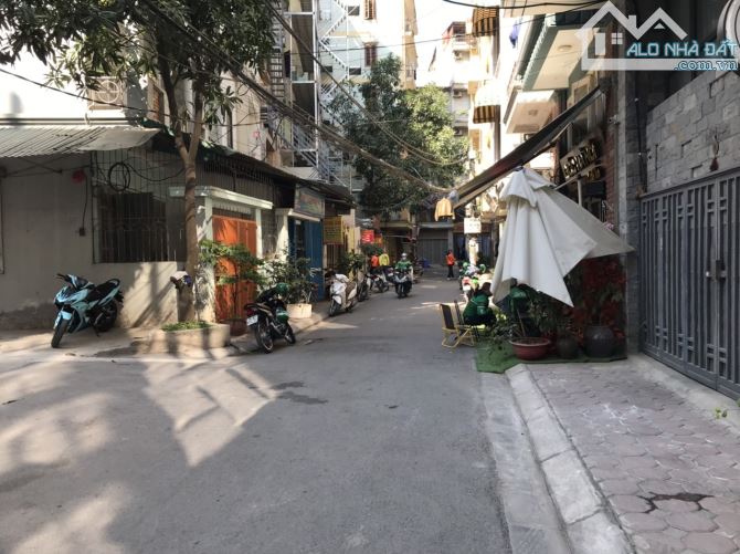 Bán Đất Phố Kiều Mai, Cầu Diễn. Oto tránh, Kinh doanh, 2 mặt tiền, view hồ. 60m2*11 tỷ.