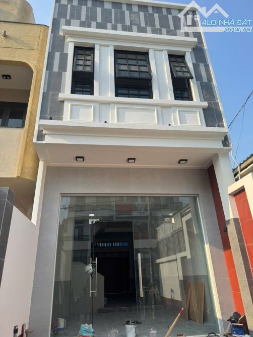 NHÀ 1TRỆT 1LẦU 4X19M 2PN 2WC SÂN ĐẬU OTO MẶT TIỀN GẦN CHỢ HIỆP BÌNH