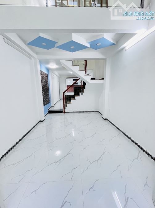 Nhà mới đẹp lung linh, Hoài Thanh, 4 tầng, 32.6m2, BTCT, sổ hồng hoàn công đủ, chỉ: 4.2 tỷ