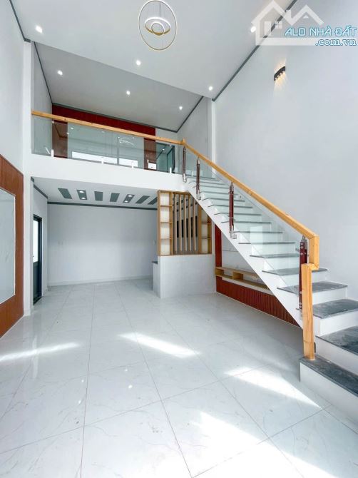 GẦN CỔNG SAU DOANH TRẠI QUÂN ĐỘI, CÓ NHÀ TRỆT LỬNG CHỈ 500 TRIỆU SANG TÊN