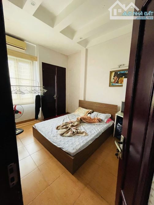 Cần bán nhà 5 tầng kinh doanh ngõ 20 Nguyễn Công Hoan vỉa hè oto tránh giá 16 tỷ