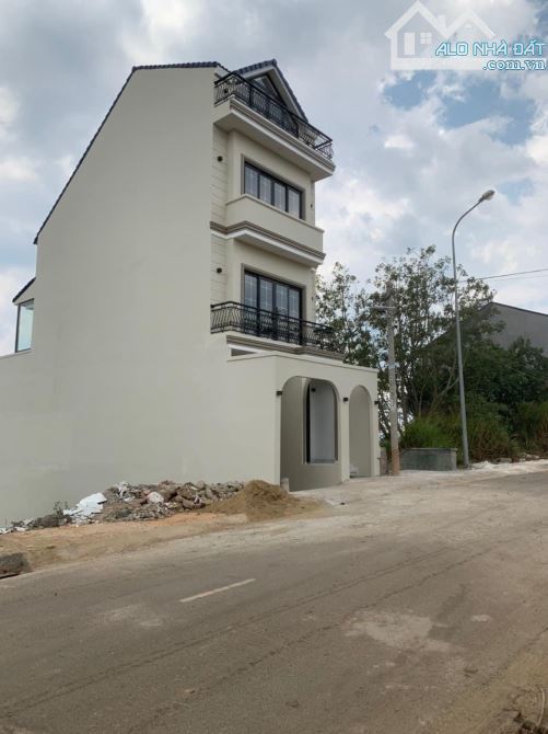Đất KQH Nguyễn Hoàng -  P7 Đà LẠT - 100m2 - chỉ 4.5 tỷ -  gần công viên