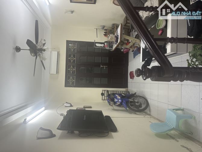 B.ÁN NH.À SÁT OTO ĐỖ - DÂN XÂY - CỘT CHỜ LÊN TẦNG - 148 Thịnh Hào 1: 30 m 4 tầng 5.95 tỷ.