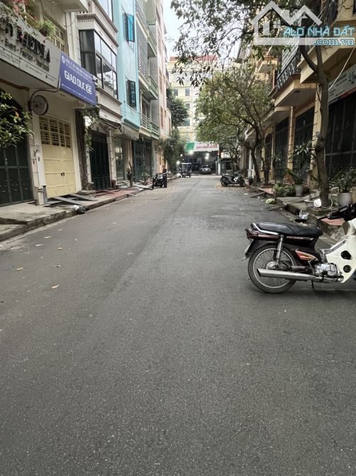 Bán nhà dân xây phố Nguyễn Cảnh Dị DT54mx5T MT4m p/lô ô tô đỗ cửa kinh doanh chỉ 20 tỷ