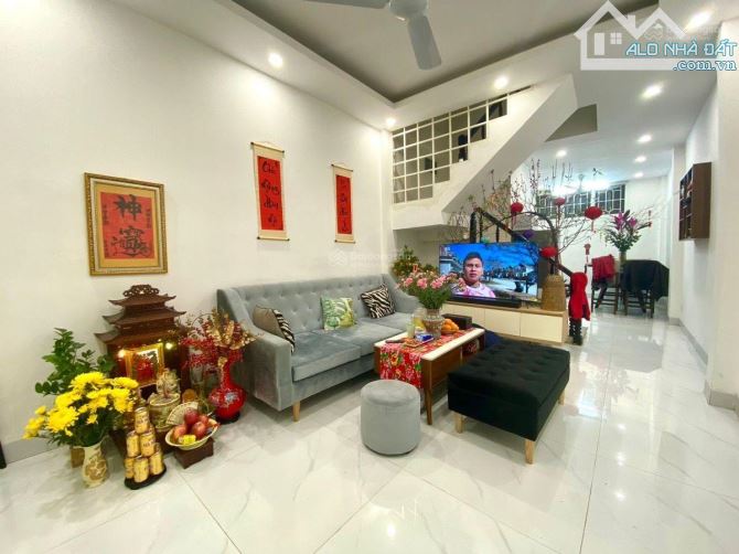 Bán nhà Vũ Ngọc Phan, Đống Đa 55m2 x 5 tầng, Chỉ 12 Tỷ, Nhà Mặt phố, Oto Đỗ Cửa