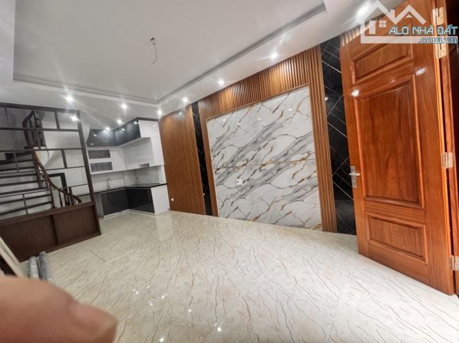 Bán Nhà Riêng tại Kim Ngưu, Lô góc, gần oto 10 tỷ, 35m2, 4PN, 4WC, 5 tầng Thang máy
