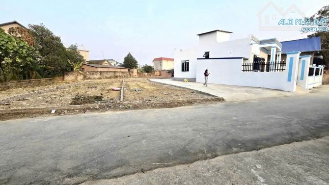 Bán Đất thị trấn hợp châu 2mt _đg nhựa