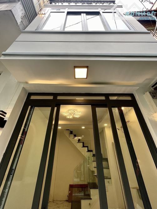 NHỈNH 2 TỶ XÍU CÓ HỘ KHẨU PHÚ NHUẬN - THÍCH QUẢNG ĐỨC - SỔ VUÔNG A4- HẺM 3M - 3 TẦNG - 2 P