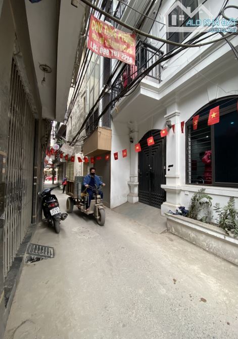 Bán toà CCMN phố Tam Khương 90m 7T thang máy 20m ra phố 23.5 tỷ