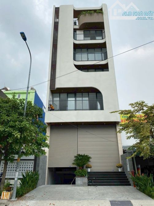Bán nhà MT Quốc Hương, Thảo Điền, 4x26m, NH 4.68m, 5 tầng lầu, Giá 34 Tỷ