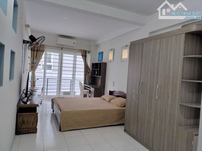 BÁN GẤP NHÀ NGỌC LÂM- LÔ GÓC-70m2-MT 5,6M- 3 Mặt thoáng chỉ 9,7Tỷ Tl