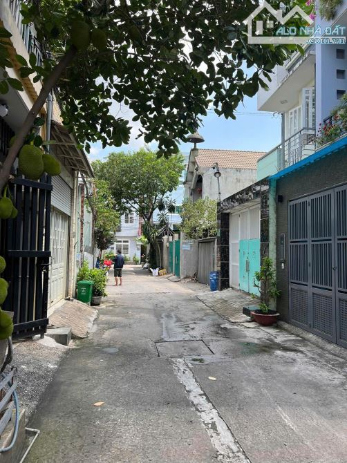 Bán đất hẻm xe hơi, đối diện trường Ngô Thời Nhiệm, Hồ Ba Phấn, Phước Long A. 90m2/6.5 tỷ.