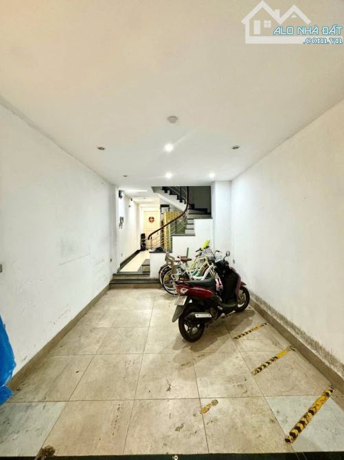 Bán nhà ngõ Ô tô, phân lô, KD, Thái Thịnh, gần Yên Lãng, Láng, Đống Đa. 50m2. 15,7 Tỷ