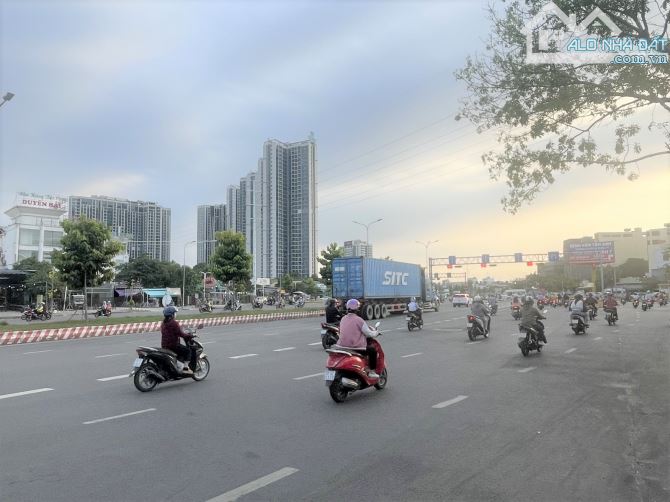Quận 7 MT Nguyễn Văn Linh, ngang 6m, 174m2 công nhận đủ, thực tế sủ dụng hơn 200m2.