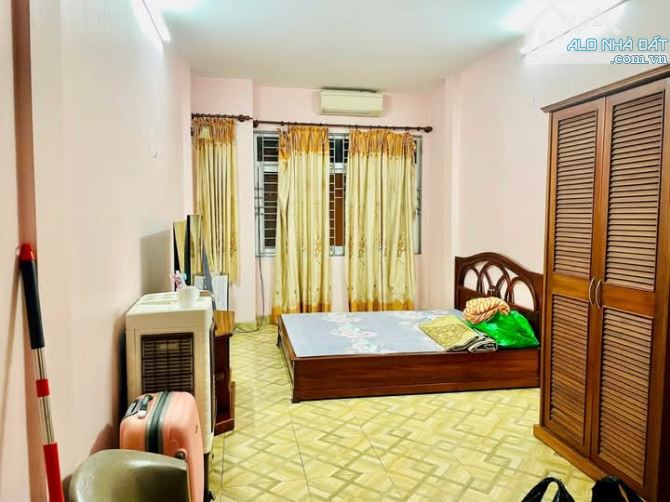 Cho thuê nhà ngõ phố Phùng Chí Kiên Cầu Giấy 33m x 5 tầng, giá 14tr/tháng