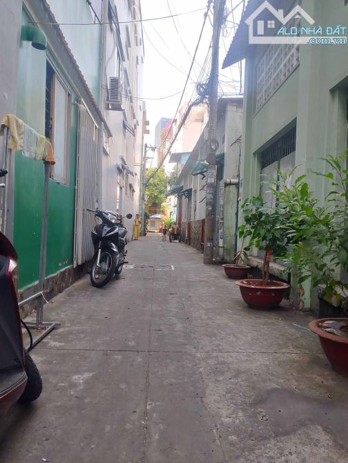 HÀNG HIẾM P7 PHÚ NHUẬN - NHÀ NGON CHÍNH CHỦ HƠN 20 NĂM (5.6 X 11) CÁCH MẶT TIỀN 30M