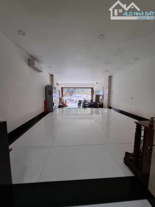 NHÀ MẶT TIỀN 5 TẦNG ĐẸP LUNG LINH - NGAY BẾN XE QUẬN 8 - NGANG 6M DÀI 18M - GIÁ CHỈ 19.8 T