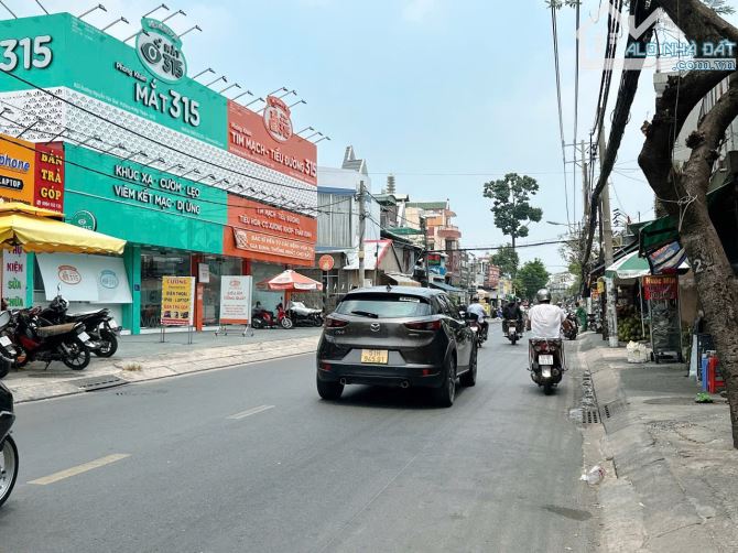 Bán nhà vườn nghỉ dưỡng DT khủng 1.226m2 MT 26m đường rộng 16m gần Nguyễn Văn Quá 66 tỷ.