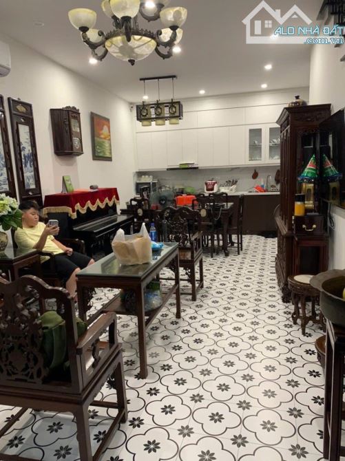 Bán nhà ngõ 86 Âu Cơ, DT 78m, 4 tầng, MT 4.7m, giá 19.5 tỷ.