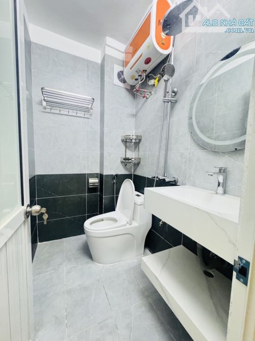 Cầu diễn 42m. 5 tầng. 2 thoáng. Gần chợ. Gần phố. Ngõ thông. 9 tỷ - 11