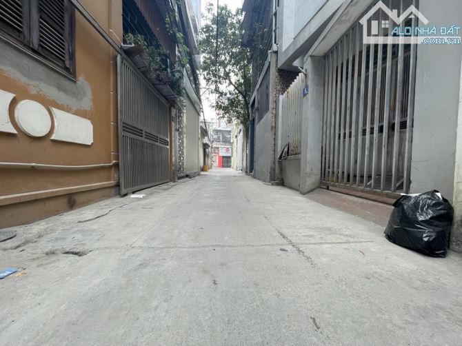 Cầu diễn 65m. 3 tầng. 3 thoáng. Ngõ thông ô tô 7 chỗ quá nhà. 9,5 tỷ - 11