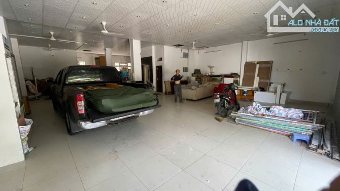 Cho thuê nhà MT đường Tên Lửa 9 x 20m khu vực siêu đẹp Vip - 1