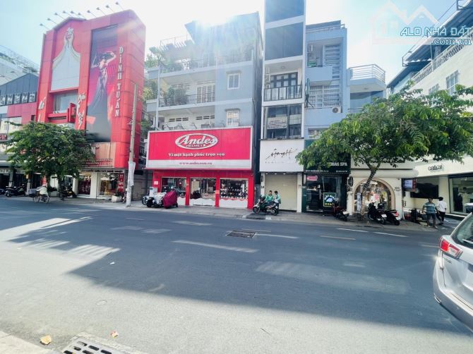 Rất ngộp bank, mặt tiền Nguyễn Đình Chiểu, đoạn 2 chiều Q3, 5 lầu, 8 phòng và mặt bằng kd - 1
