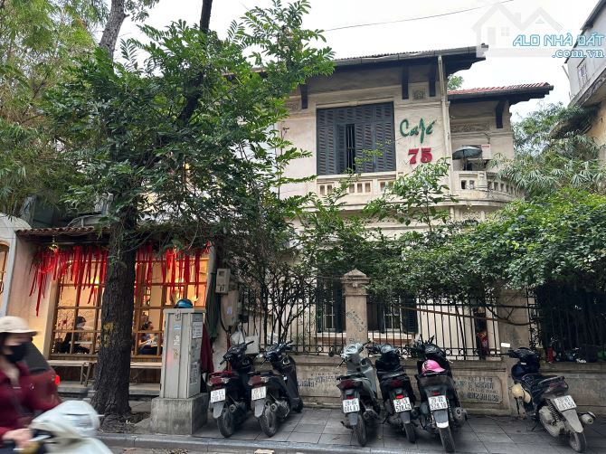 SIÊU HIẾM ! BÁN NHÀ MẶT PHỐ TRẦN QUỐC TOẢN, QUẬN HOÀN KIẾM. DIỆN TÍCH 315M2, MT 12M, 1 SỔ - 1
