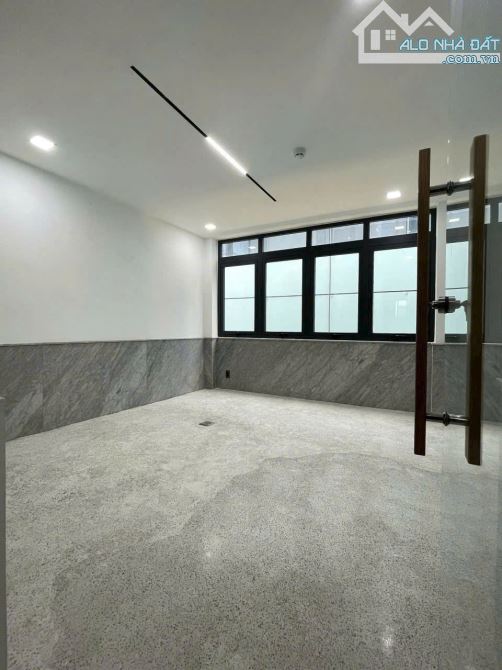 Bán nhà Lê Thánh Tôn F.Bến Nghé Q1 hẻm 5M nở hậu phía sau 6m 10 phòng Giá 32 TỶ - 1