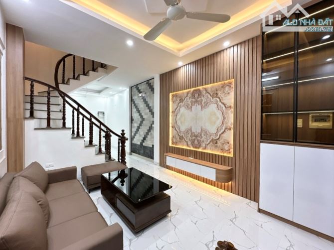 BÁN NHÀ TRƯƠNG ĐỊNH, HOÀNG MAI, 3 GÁC TRÁNH, VÀI BƯỚC Ô TÔ, 32M2, 7.4 TỶ(CTL) - 1