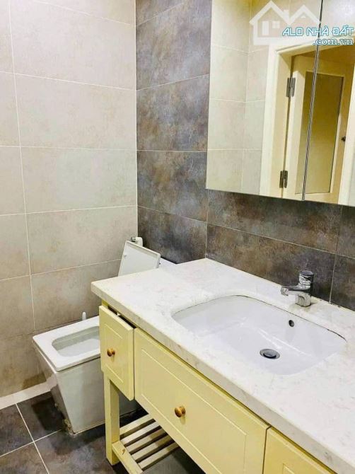 HOÀNG CẦU - THÁI HÀ - 40M2 - TẦNG 2 ĐUA 46M2 - 4 TẦNG - Ô TÔ TRÁNH - KINH DOANH - 15.2 TỶ - 1