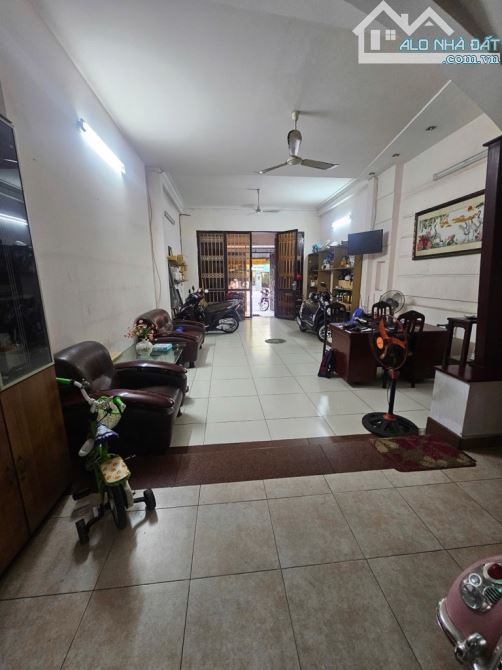 MT ĐẮT ĐỎ Nhất Q8 Cung Đường Rất Hiếm Nhà Bán Dương Quang Đông 5x20m 4Tầng Chỉ hai mốt Tỷ - 1