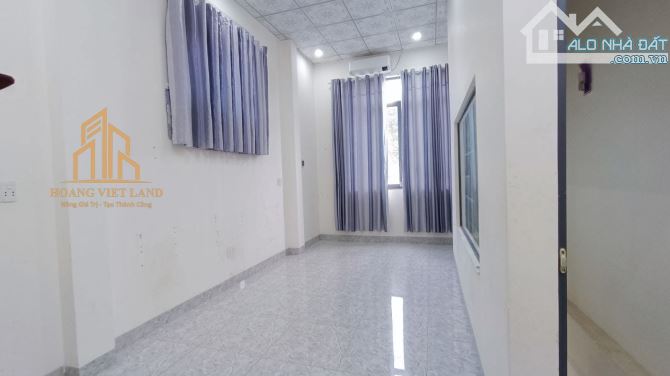 Cần bán nhà mặt tiền đường Phạm Văn Đồng - ngay ngã 3 Hòa Bình- Kinh doanh tốt. Nhà xây dự - 1