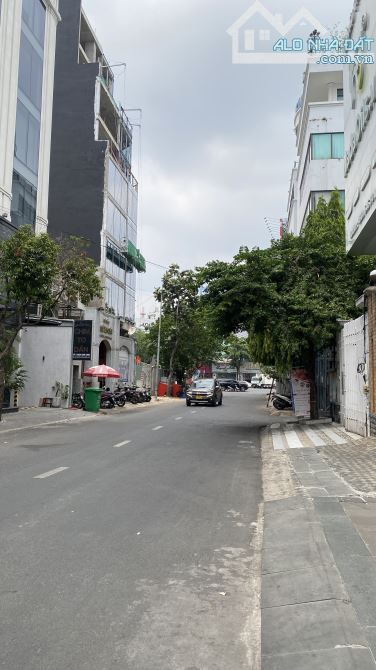 Giảm mạnh 12 tỷ cho căn Biệt thự 240m2, hiếm có nhà bán, khu VIP bậc nhất sân bay - 1