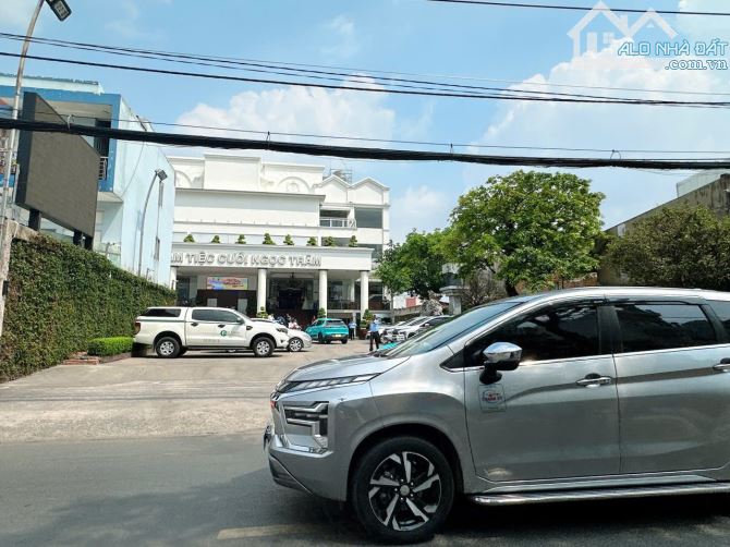 Bán nhà vườn nghỉ dưỡng DT khủng 1.226m2 MT 26m đường rộng 16m gần Nguyễn Văn Quá 66 tỷ. - 1