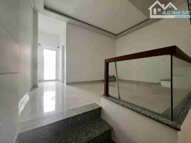 NHÀ ĐẸP 3 TẦNG KIÊN CỐ VÀO Ở NGAY – Ô TÔ ĐỖ CỬA – ĐƯỜNG 6M ÔNG ÍCH KHIÊM – NHỈNH 6 TỶ - 1