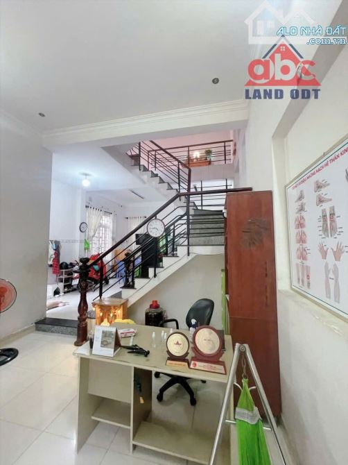 Bán nhà 1 trệt 2 lầu gần Giáo Xứ Bùi Thượng, Bình Đa, Biên Hòa, 220m2, giá 7 tỷ 500. - 2