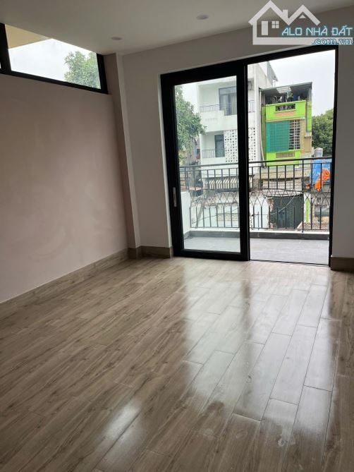 Bán nhà Bắc Cầu Lông Biên 35m x 4 Tầng Ô Tô Đỗ Full Nội Thất Xịn Xò Giá 4,4 tỷ - 2