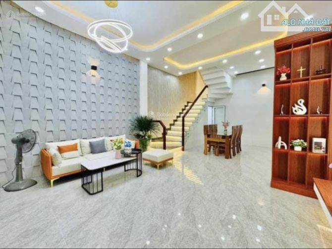 NGOẠI 6 VỀ QUÊ CẦN BÁN NHÀ PHÓ ĐỨC CHÍNH, QUẬN 1. GIÁ 4,15 TỶ/ 5x14,4M. CHO THUÊ 32 TRIỆU. - 2