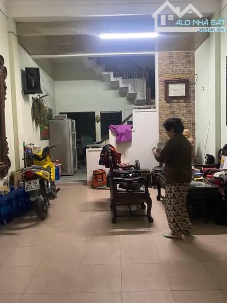 BÁN NHÀ HOÀNG MAI - NHÀ DÂN XÂY CHẮC CHẮN - OTO VÀO NHÀ - GẦN CHỢ KINH DOANH - Ở SƯỚNG - 2